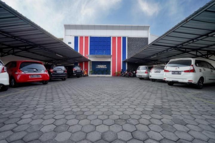 D'Paragon Flamboyan Yogyakarta Extérieur photo