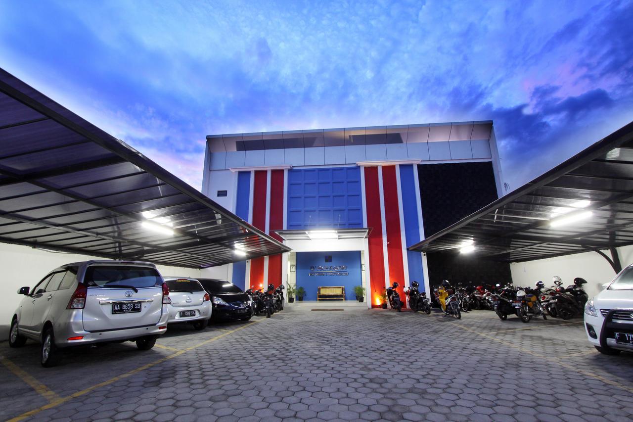 D'Paragon Flamboyan Yogyakarta Extérieur photo
